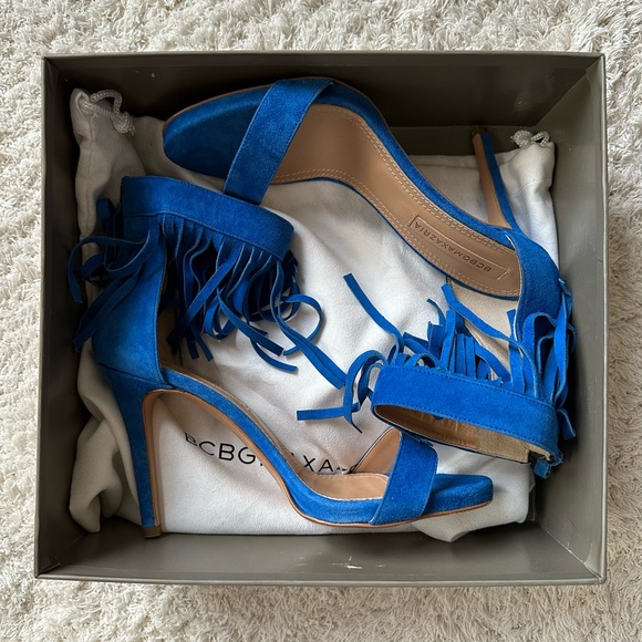 BCBG Blue Suede Fringe Heels Size 8.5 - Picture 2 of 4